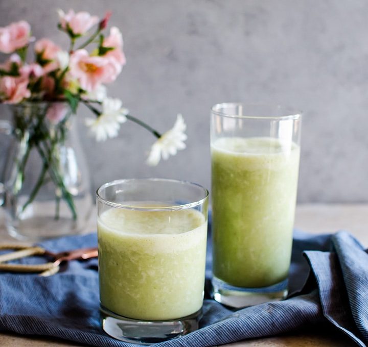 This tropical detox cactus smoothie is zingy, creamy, and tastes like you just stepped onto a beach. A healthy and delicious recipe for breakfast or as a snack!
