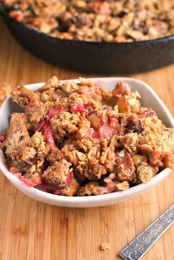 rhubarb pear almond crumble