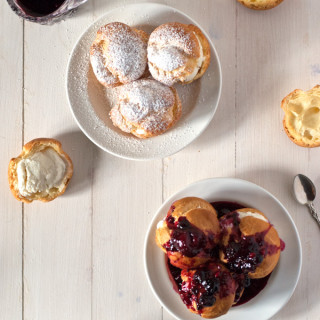 profiteroles with bourbon ice cream and berry clouis