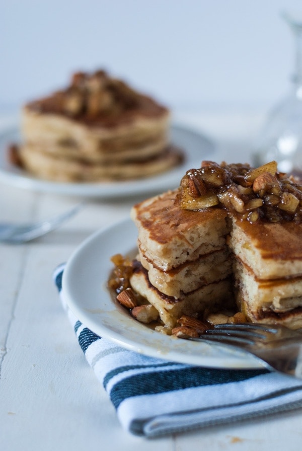 Fluffy apple pie pancakes | @cookiedesire