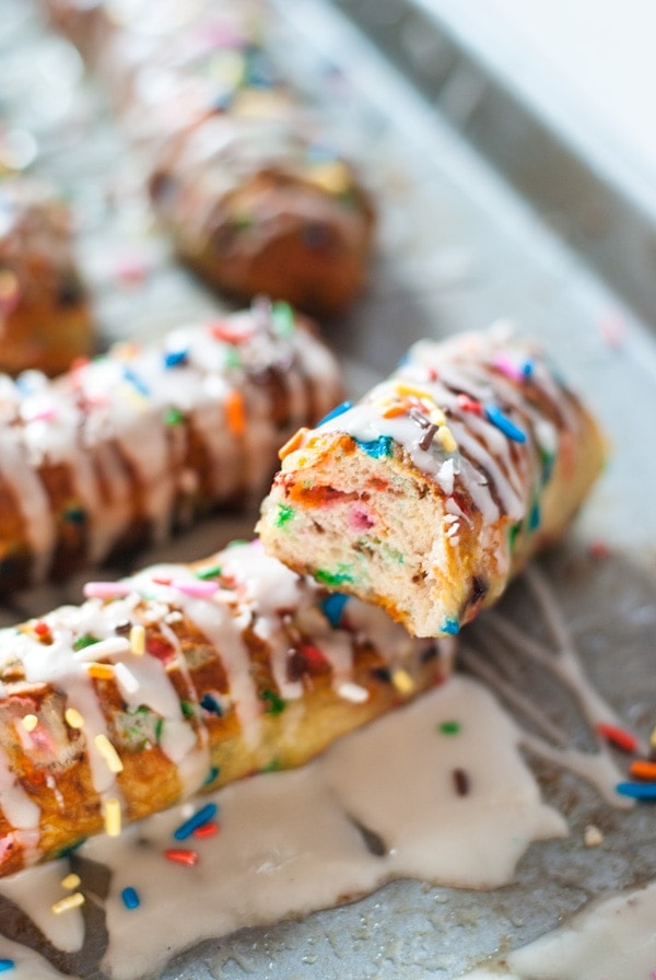 Funfetti soft pretzel sticks | @cookiedesire