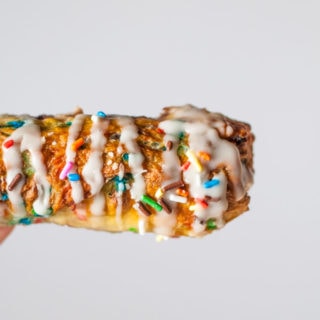 Funfetti soft pretzel sticks | @cookiedesire