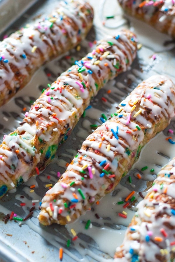 Funfetti soft pretzel sticks | @cookiedesire