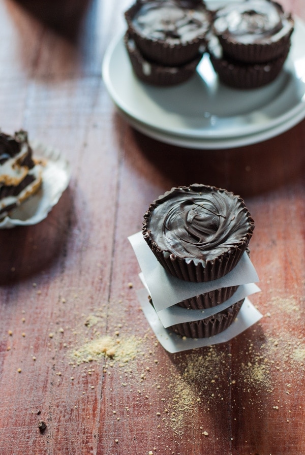 Addictively gooey s'mores candy cups. Perfect for camping.. or even #halloween! 