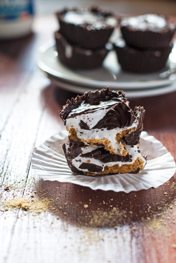Addictively gooey s'mores candy cups. Perfect for camping.. or even #halloween! 