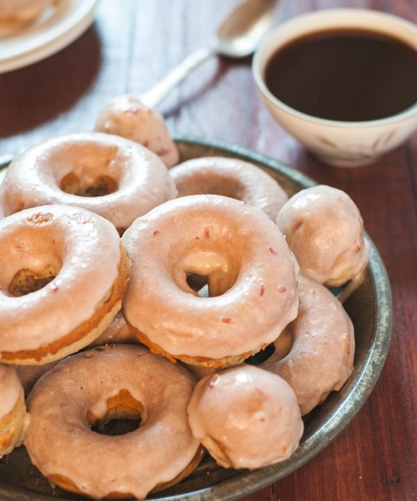 These baked plum spice doughnuts are seriously to die for! Not to mention perfect for the holidays.