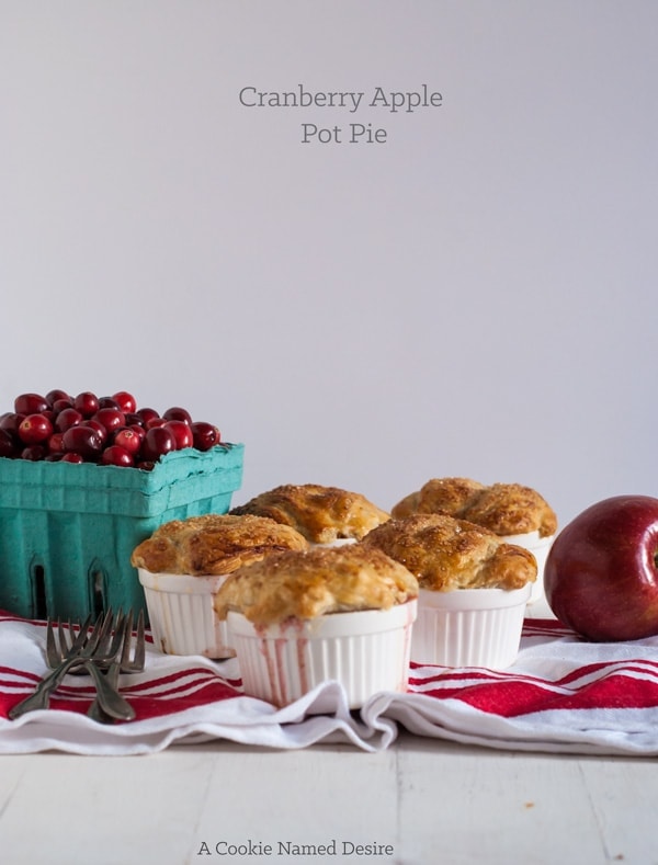 cranberry apple pot pie - a delicious and insanely easy dessert perfect for your Thanksgiving table