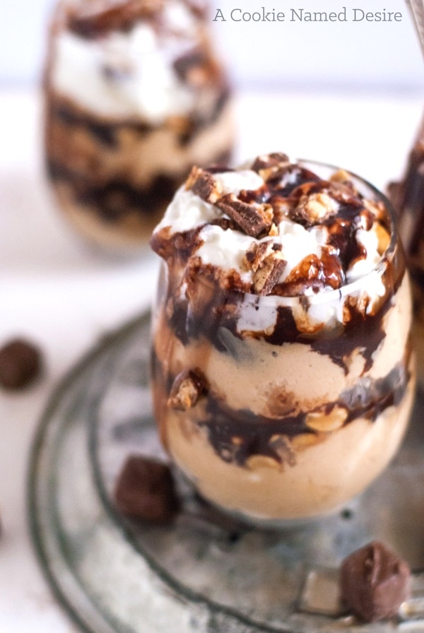 What a delicious snickers peanut butter no-bake cheesecake parfait