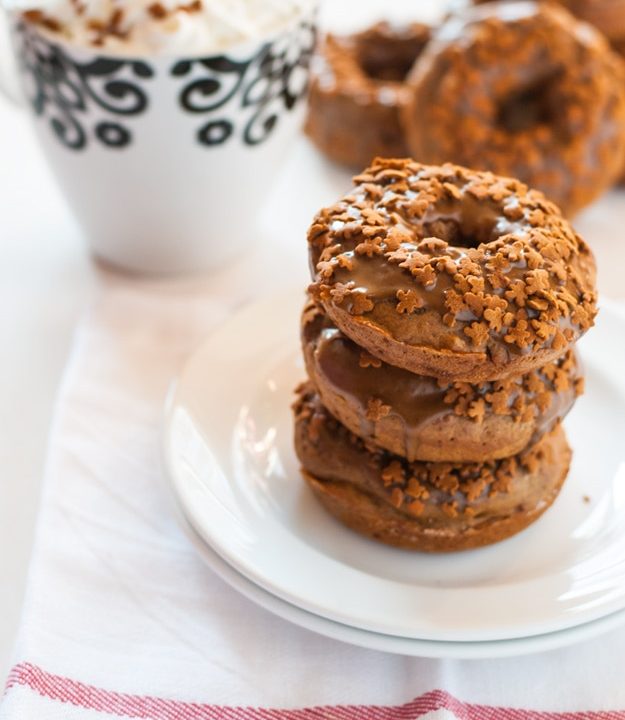 A warmly spied healthy baked gingerbread latte doughnut. A perfect healthy doughnut recipe for enjoying the holidays