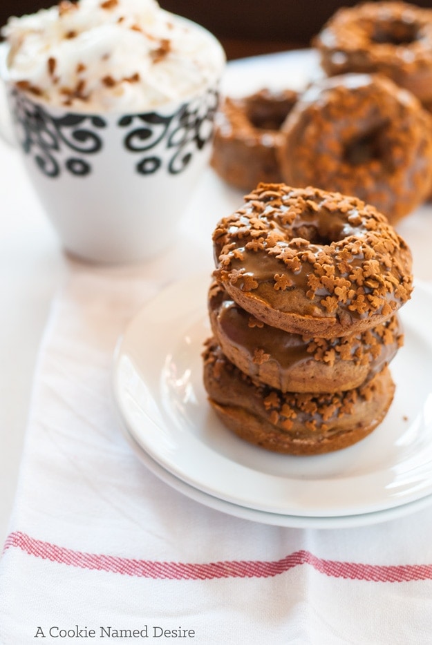 A warmly spied healthy baked gingerbread latte doughnut. A perfect healthy doughnut recipe for enjoying the holidays