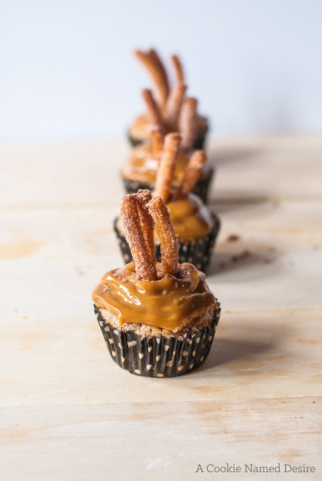 churro cupccakes with dulce de leche