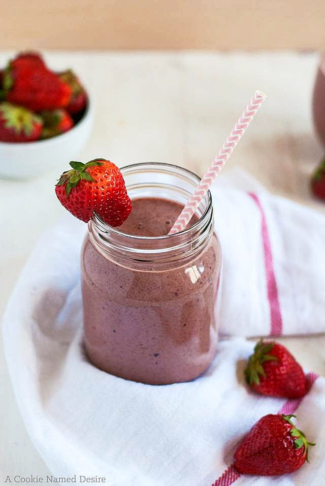 A rich, creamy (but secretly healthy) chocolate covered strawberry smoothie. The only way you'll want to wake up from now on! 