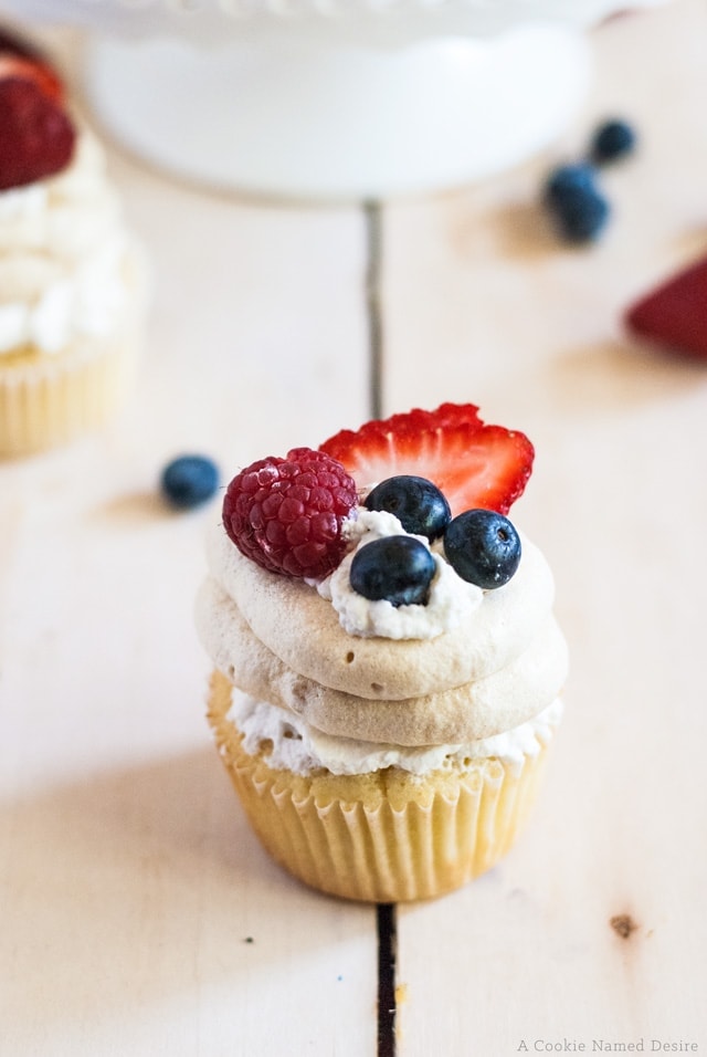Pavlova cupcakes - a sweet mashup of two classic summery desserts