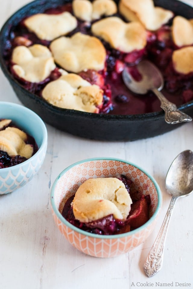 summber berry cobbler with sugar cookie crust