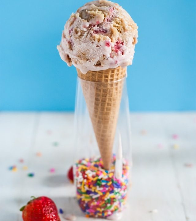 Strawberry shortcake ice cream