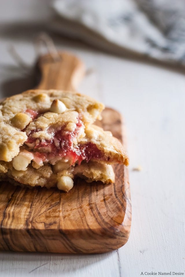 Strawberry cheesecake stuffed cookies