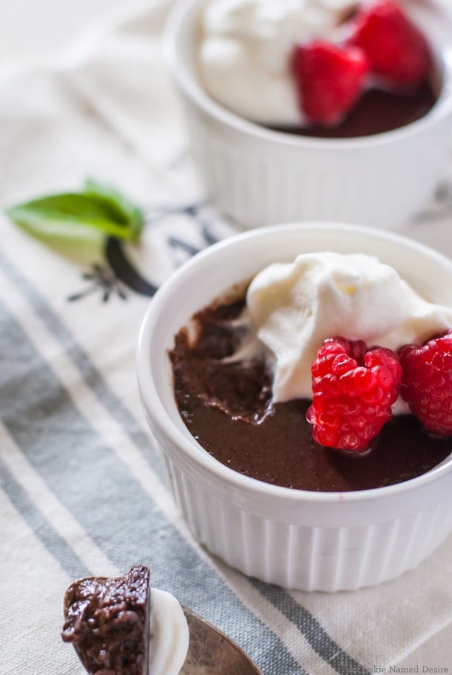 A simple 5 ingredient pots de creme - perfect for those warm summer nights