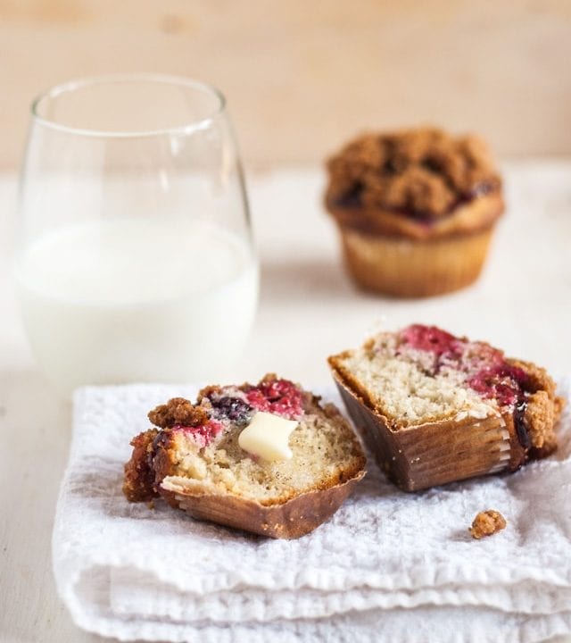 berry cobbler muffins