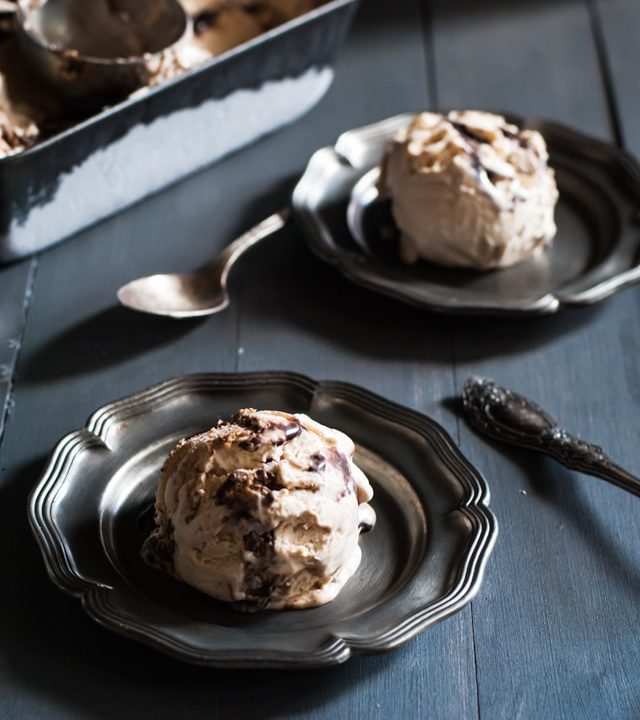 no-churn peanut butter ice cream with fudge swirl and peanut butter cups
