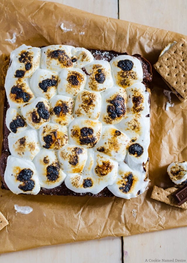 S'mores brownies - buttery graham cracker crust, fudgy brownies, and toasted marshmallow come together to great an unforgettable desert. 
