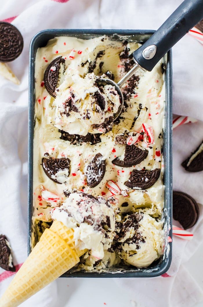 This easy no-churn oreo peppermint ice cream is a delicious way to enjoy the holidays. This easy ice cream recipe takes only minutes to put together for dessert. 
