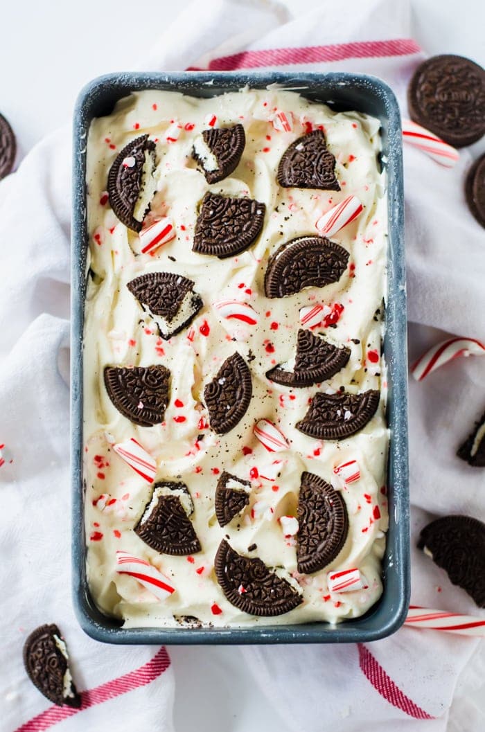 This easy no-churn oreo peppermint ice cream is a delicious way to enjoy the holidays. This easy ice cream recipe takes only minutes to put together for dessert. 