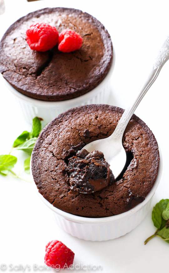 How-to-Make-Chocolate-Fudge-Cakes-for-Two-sallysbakingaddiction.com_