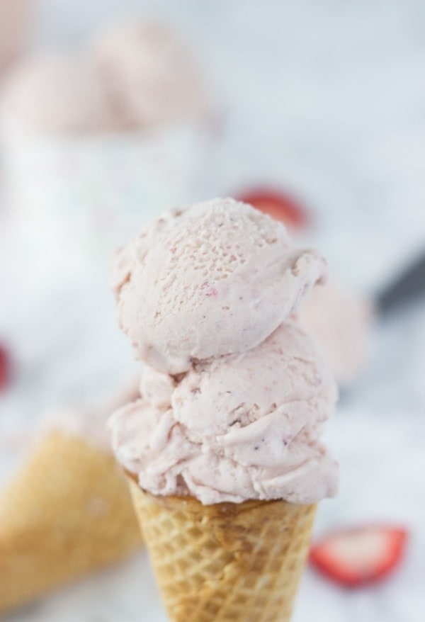 Roasted-Strawberry-Lavender-Ice-Cream-1-600x878