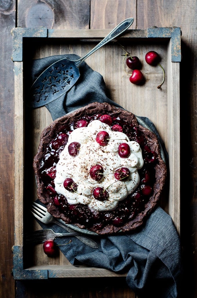 A gorgeous black forest pie that is simple and utterly irresistible. It's so hard for me to stop at just one slice! 