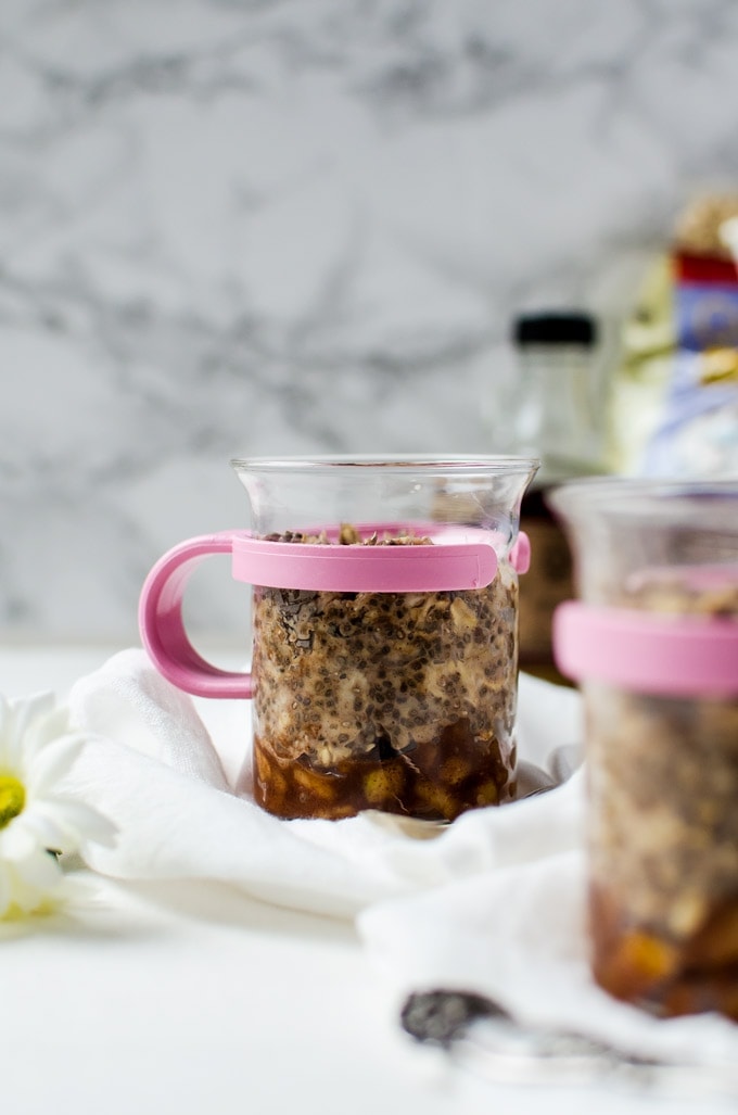 Stay on top of your back to school routine with this maple French toast overnight oats with apple. Your kids and your sanity will thank you!