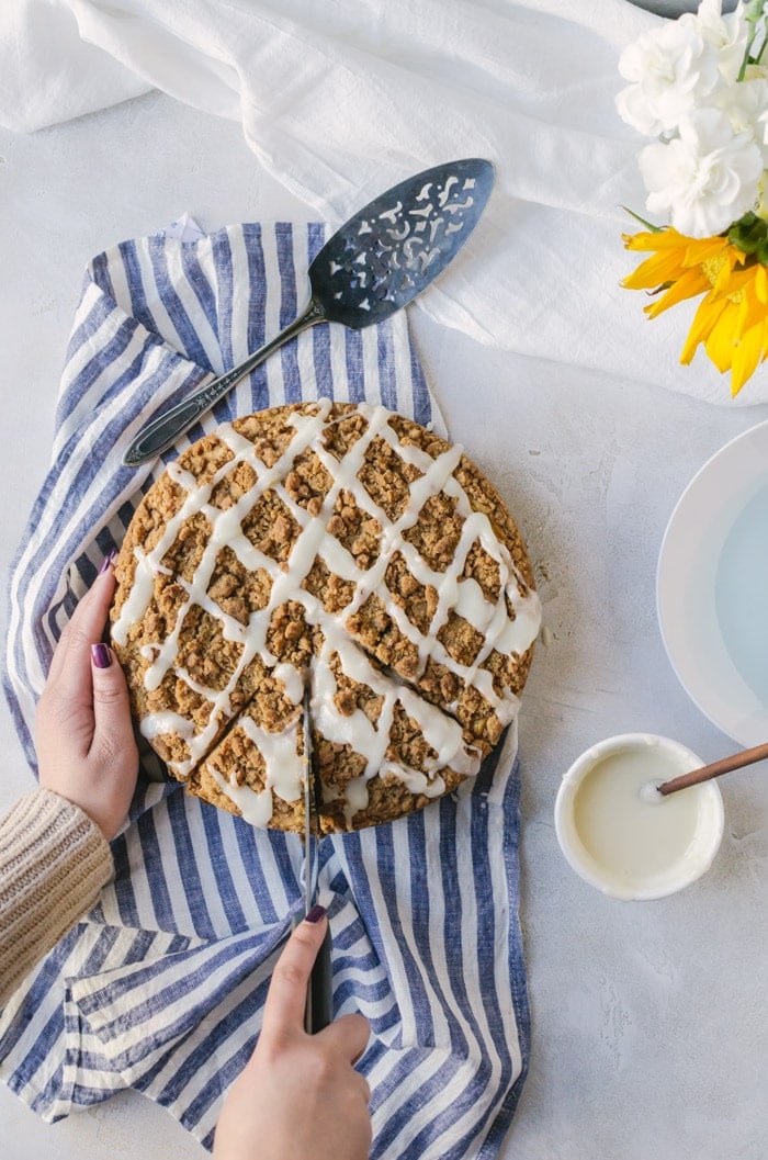 A simple cinnamon roll coffee cake that the family will adore