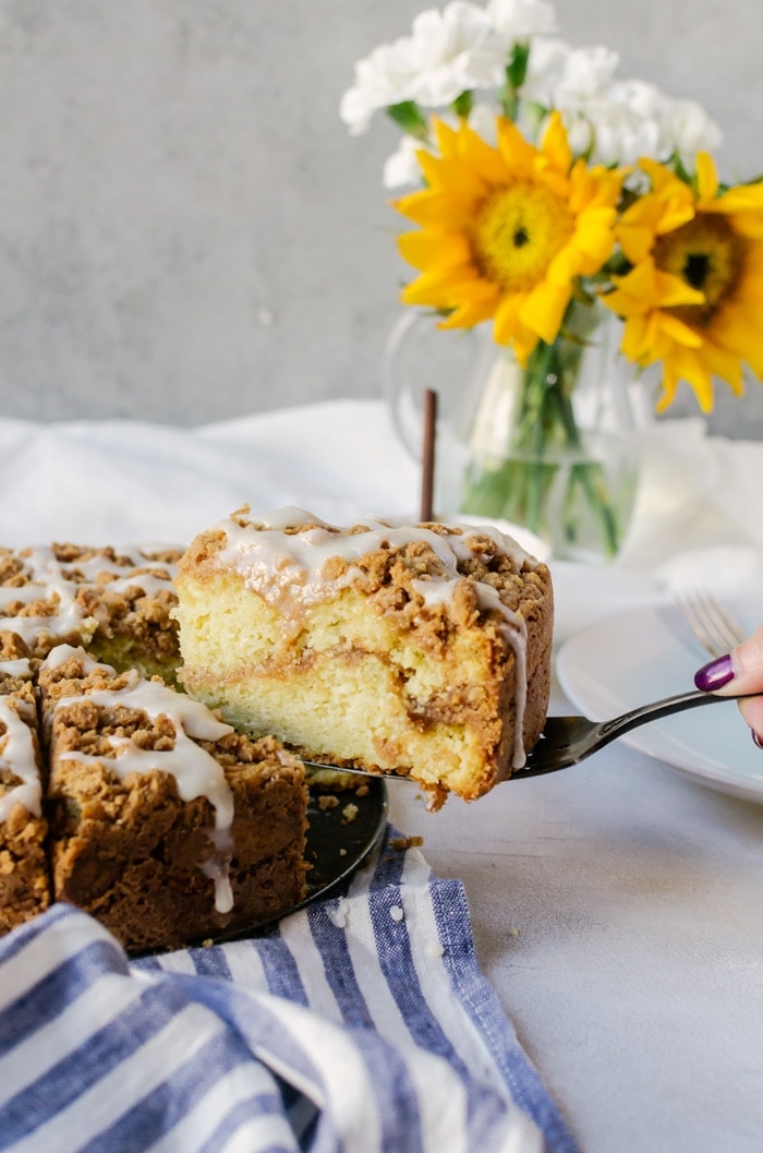 There isnt anything better than this cinnamon roll coffee cake. The whole family will fall in love