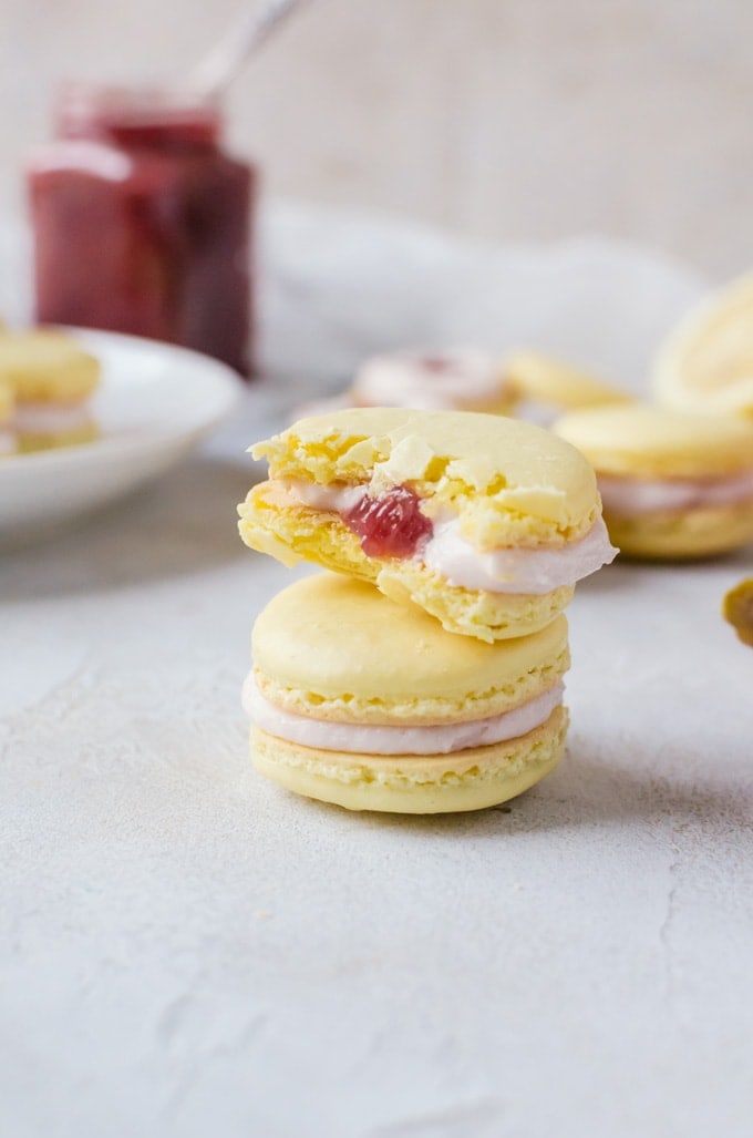 Bright and summery lemon rhubarb macarons