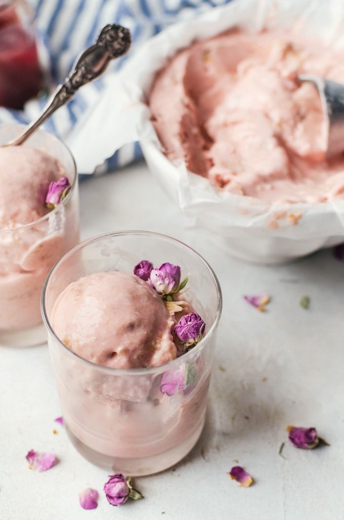 A sweet and luscious rhubarb crumble ice cream