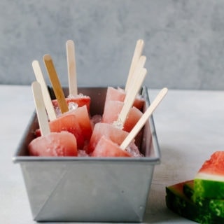 All the adults will be grabbing for these watermelon mojito popsicles
