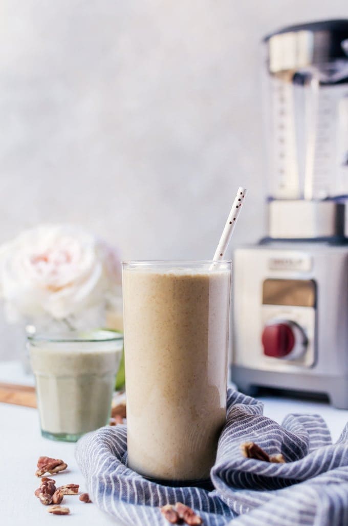 Apple pie smoothie mornings make the best mornings. 