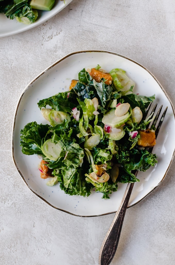 Detox with a deliciously filling butternut squash kale salad #detox #salad #kale