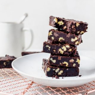 Fudgy coffee brownies studded with walnut... the last brownie recipe you will ever need #brownies #coffee