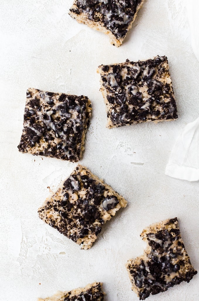 There's nothing better than sticky, crunchy oreo rice krispie treats to satisfy that mid-day sugar craving