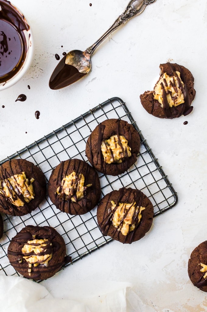 close up overhead german chocolate cookies on wire rack