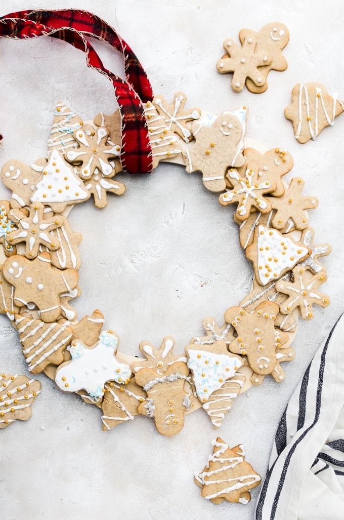 holiday cookie wreath overhead