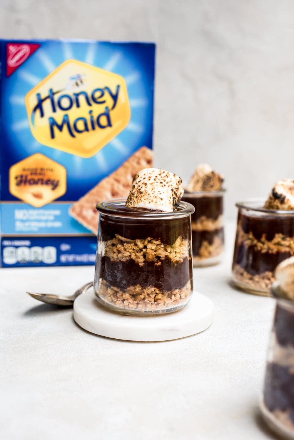 s'mores pudding with graham crackers