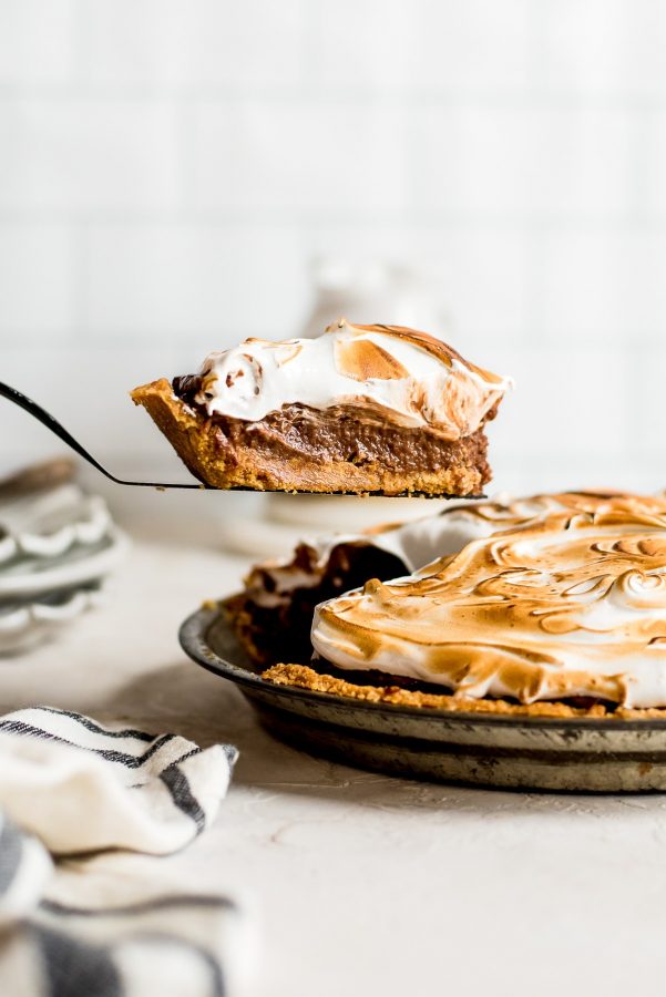 slice of pie being pulled out of pan