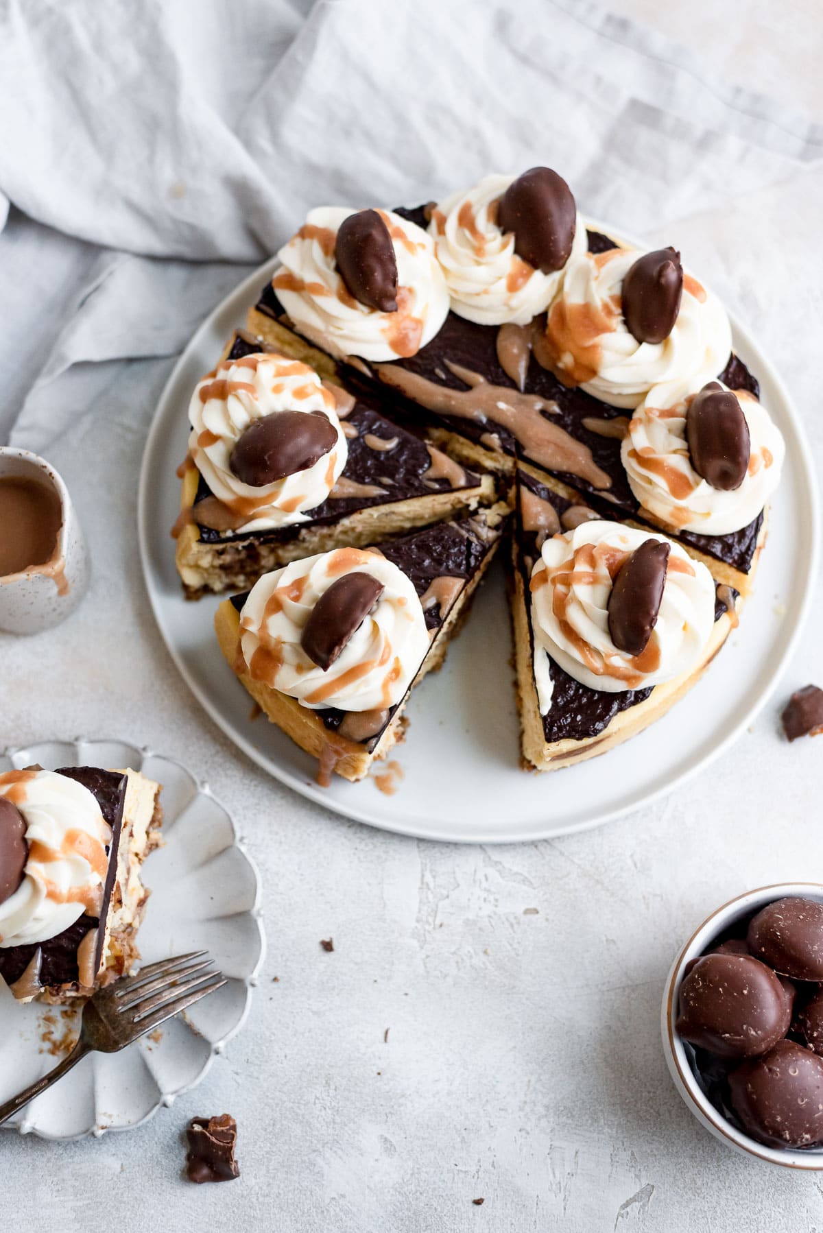 overhead cheesecake with slices on plate and pieces cut